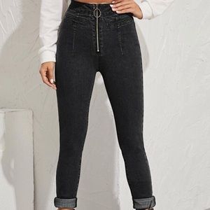 NWOT Skinny stretch O-ring zipper fly jeans